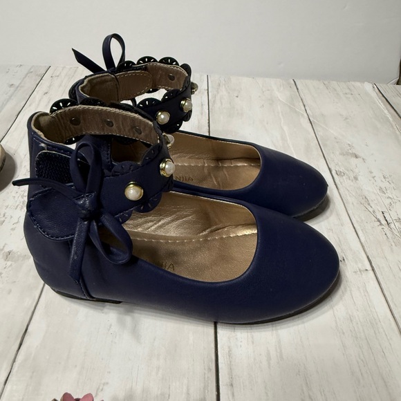 Stylish Kids Shoes Set - Black, White, Navy, and Cream - Picture 9 of 11